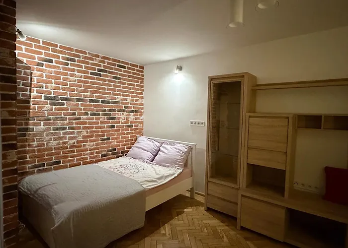 Cozy In A Great Location Apartment